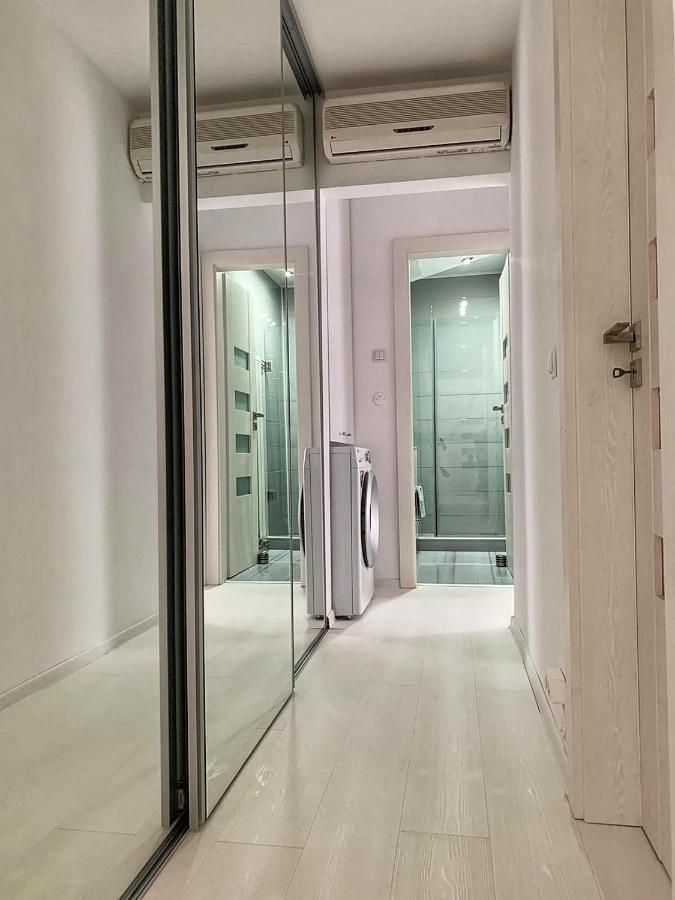 شقة كرايوفا  في White & Elegant Luxury Apartament المظهر الخارجي الصورة