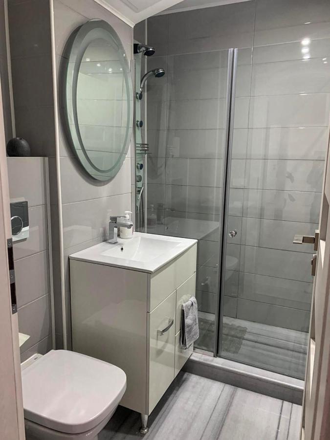 شقة كرايوفا  في White & Elegant Luxury Apartament المظهر الخارجي الصورة