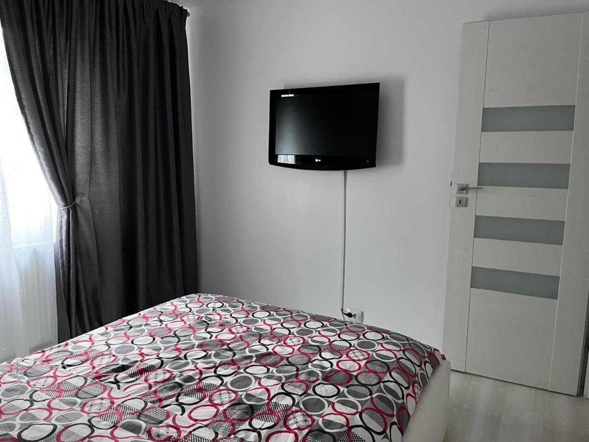 شقة كرايوفا  في White & Elegant Luxury Apartament المظهر الخارجي الصورة