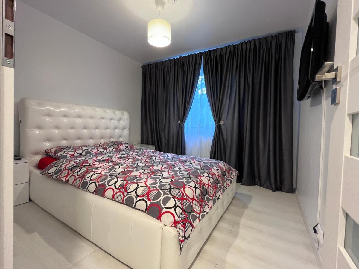شقة كرايوفا  في White & Elegant Luxury Apartament المظهر الخارجي الصورة
