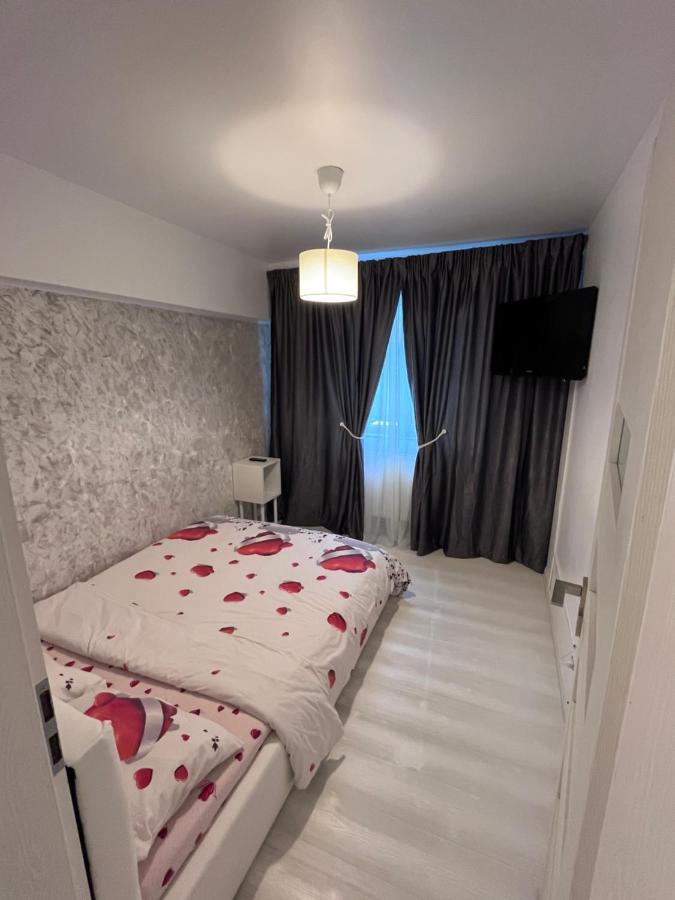 شقة كرايوفا  في White & Elegant Luxury Apartament المظهر الخارجي الصورة